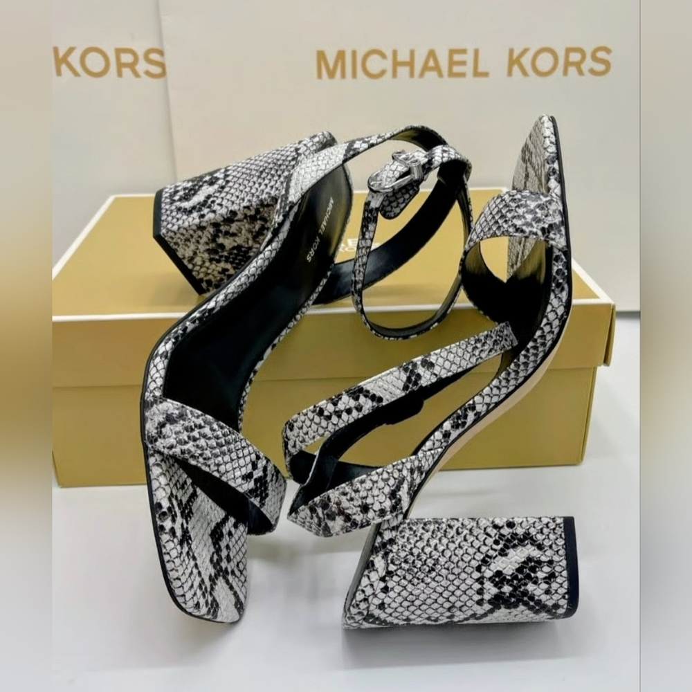 MICHAEL Michael Kors NEW IN BOX  Merriam leather Sandals Size 8.5 MSRP $147